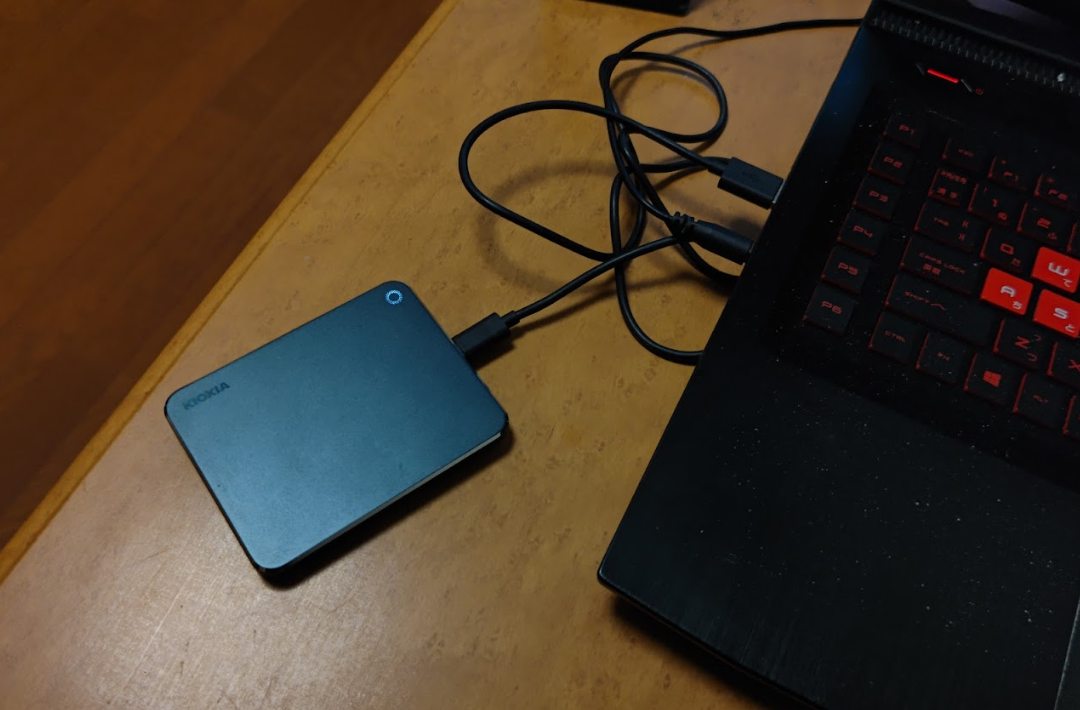 Zorin OSをインストールする外付けUSB SSDを接続する